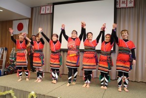 石川縣台灣華僑總會會員登台表演台灣原住民舞蹈