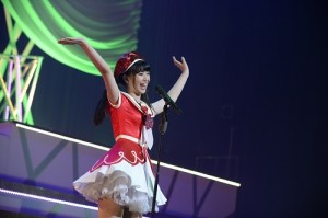 馬嘉伶獨自登台演唱AKB48的《無限重播》,用生澀的日文和現場歌迷打招呼(照片提供:AKS)