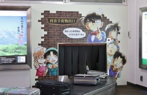 領取行李處也有柯南主題設計(©Gosho Aoyama/Shogakukan )