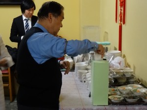 理事輪流投下神聖的一票