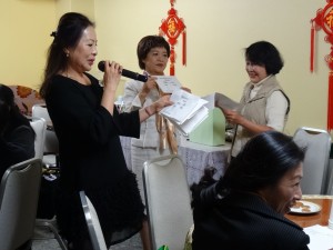 投票結束、選舉委員唱票。