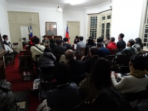 上映後舉辦座談會,觀眾熱情提問、場面熱絡。