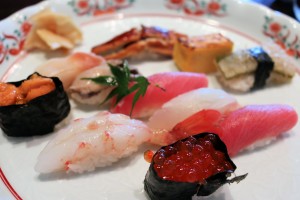 品嘗從三陸海上打撈得新鮮海鮮魚類而做成的壽司,是造訪宮城縣或是鹽釜市時不能忽略的美食行程