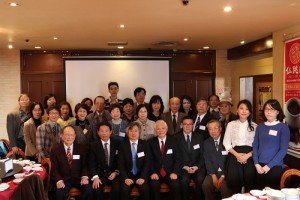 國建會日本聯誼會舉辦2015年歲末聚會和年度理監事會,會前由該會成員和與會賓客合影留念