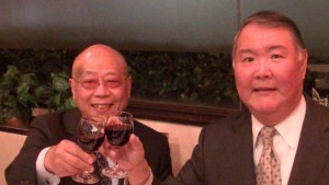 左濱岡會長與王東生組長舉杯祝新年快樂