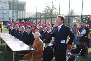 江東區議會議員米澤和裕致詞宣布交流賽開賽