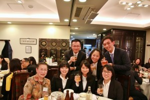 外貿協會東京事務所所長吳俊澤(後排左1)和ITI研修生交流合影