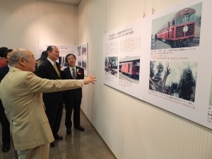 横浜における台湾関係者らが「台湾の鉄道展」を観賞した