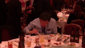 努力吃飯的柯P