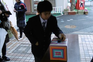 橫濱中華學院小學部同學捐款賑災