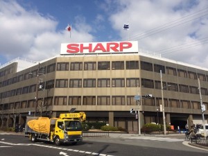 夏普於2月25日的臨時董事會中作出決議,確定接受鴻海提出的7000億日幣紓困案(照片提供:中央社)