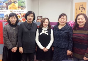 4千葉台灣商會會長濱田裕子(右2)於1月25日率領人員拜會日本台灣教育中心