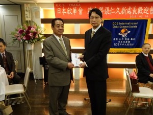 會長李忠儒將當天募南台灣地震善款全數交給張處長