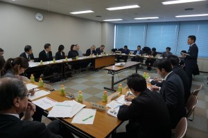 信州シルクロード広域観光周遊ルート開発会議には、意見の偏りを回避すると共に新たなアイディアを取り入れるために選出された各界の委員が参加した。