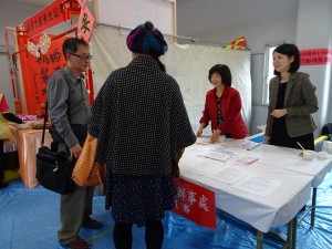 駐大阪辦事處會場設置『領務及移民事務行動服務』為僑民服務