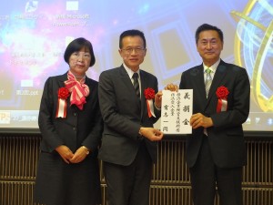 IDEC及び受け入れ企業らがTAITRA及びITIに台湾南部地震の被災地に向けた義捐金を贈呈。