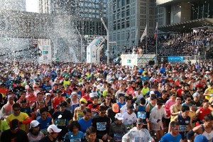 第10屆東京馬拉松於2月28日開跑,近3萬7000名跑者參加