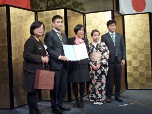 ⑧1ヶ所、1ヶ所に感謝状と記念品を贈呈