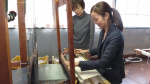 專業指導下體驗紡織機操作