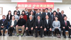 中台灣訪問團一行與駒根市府合影