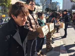 日台若手交流会による街頭募金の様子