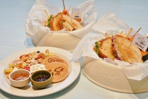 博物館內的「Cafe Blanket」販售史努比主題餐飲(©Peanuts)
