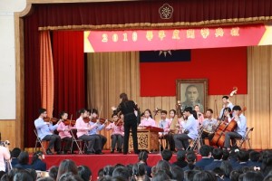 宜蘭縣立復興國中在日本第一場演出便獻給東京中華學校