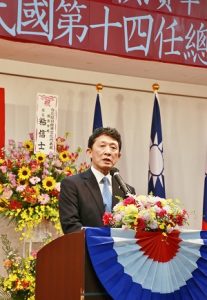 橫濱華僑總會會長羅鴻健致詞表示3度政黨輪替,顯示中華民國是自由民主國家