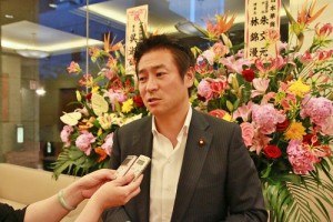 眾議員秋元司受訪談到沖之鳥礁爭議