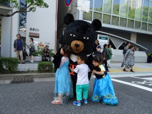 小朋友擁抱台灣喔熊