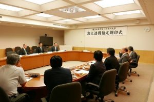 神奈川大學與橫濱中華學院雙方進行意見交換