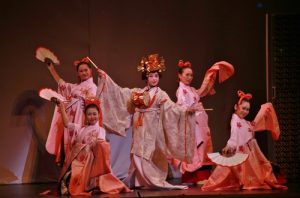 在「SAKURA-JAPAN IN THE BOX」節目中可見到許多日本傳統表演節合現代流行元素