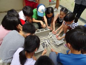 烤蛇麵當點心