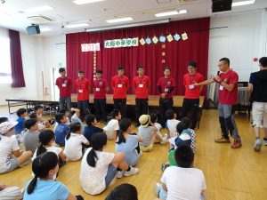 領隊徐祥議介紹負責老師