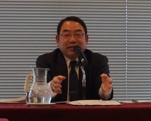 世論調査についてコメントした浅野和生教授