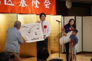 当時の基隆が詳細に書かれている地図を基隆会に贈呈