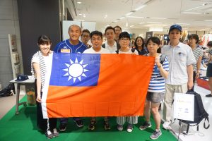 台湾人ファンは、台湾の国旗をもって駆けつけた