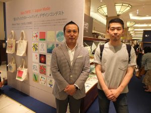 Makers’Baseの最高執行責任者の松田順平さん（右）と三越のバイヤー・岡本和彦氏
