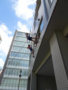 暑期探索體驗營的重頭戲『垂吊』