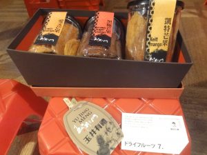 具体的なブランド商品を展示