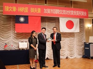 加賀市市長宮元陸(右1)出席祝賀會
