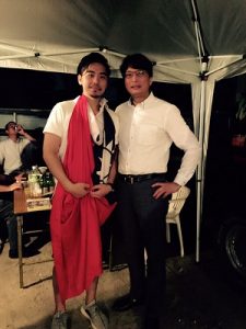 關西台商協會青商會會長陳相宇和駐大阪辦事處處長張仁久(右)合影