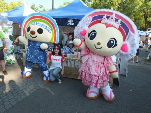子供にも大人気の台湾セブンイレブンのキャラクター、OPENちゃんとPLEASEちゃんも新しい衣装で登場!