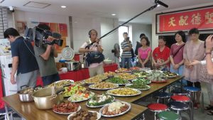 NHK電視台也來採訪台灣華僑普渡的習俗
