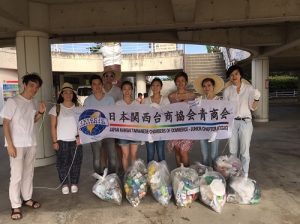 青商會成員也自動自發地發起淨灘活動