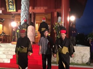 駐那霸辦事處處長蘇啟誠(圖中)參與沖繩久米崇聖會祭孔大典儀式