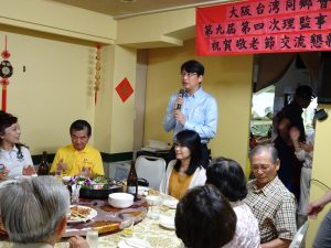 即將榮調東京的張處長感謝會員在任內的支持,歡迎大阪台灣同鄉會成員到東京來作客。
