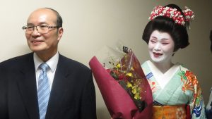 朱文清主任伉儷感謝僑界前來捧場