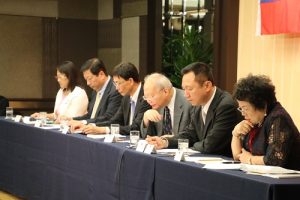 京濱地區僑務委員列席參加僑務座談會(圖右3為駐日副代表郭仲熙)
