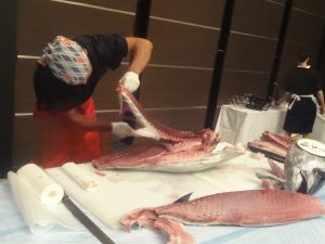 その他、マグロの解体ショーなど和歌山にちなんだパフォーマンスショーも開催